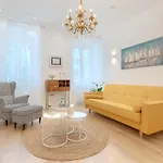 Calafati With Private Parking Apartman *